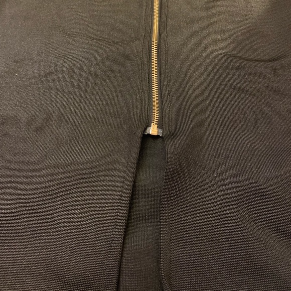 Form fitting black pencil skirt - Picture 4 of 6